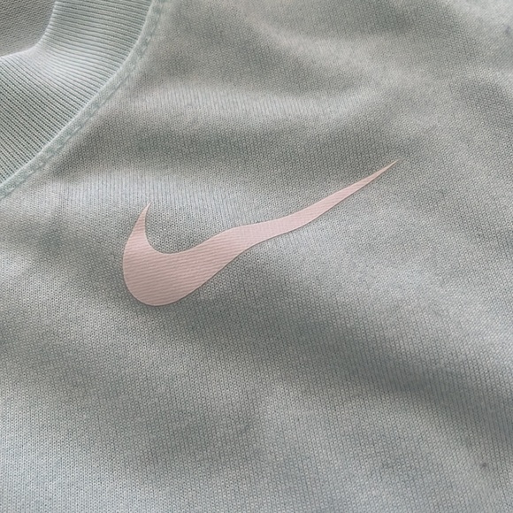 Womens Nike shirt - Picture 2 of 3